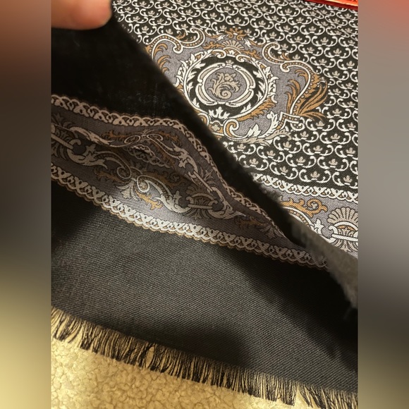 Warm Layered Scarf - Picture 7 of 7